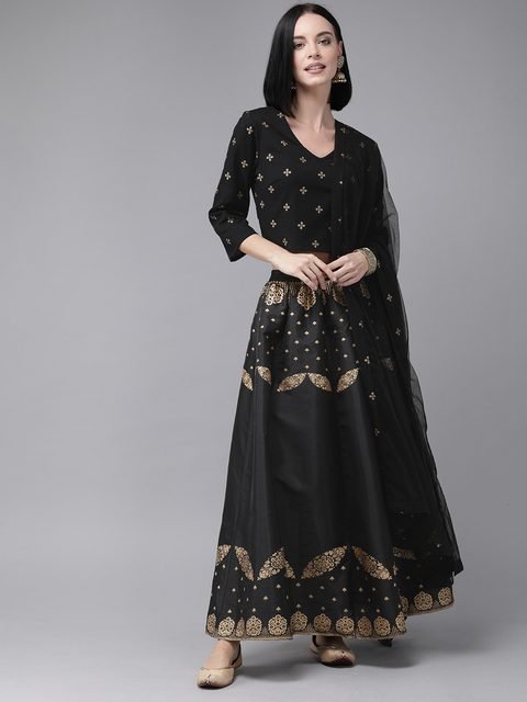 Statement Blouse in Sweetheart Neckline with Black Velvet Lehenga | Black  and gold outfit, Lengha blouse designs, Unique blouse designs